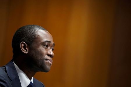 　米財務省は２０日、幹部が米銀２０行のトップらと会談し、２兆３０００億ドルに及ぶバイデン大統領のインフラ整備計画や経済的包摂の拡大に向けた方策などを協議したと発表した。写真はアデエモ財務副長官、２月にワシントンで代表撮影（２０２１年　ロイター/Greg Nash）