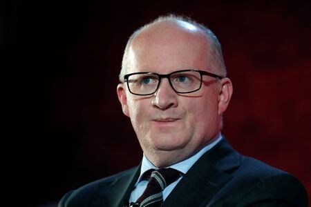 　２月２６日、欧州中央銀行（ＥＣＢ）のレーン（写真）、シュナーベル両専務理事は、ＥＣＢは最近の国債利回りの上昇を注視しているが、特定の金利水準を目標としたり、市場の動きに機械的に反応したりすることはないとの立場を示した。パリで２０１９年１１月撮影（２０２１年　ロイター／GONZALO FUENTES）