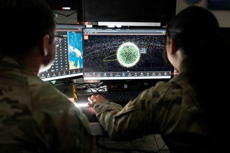 ２０２５年１２月１８日、米カリフォルニア州バンデンバーグ宇宙軍基地で撮影　U.S. Space Forces/David Dozoretz/Handout via REUTERS