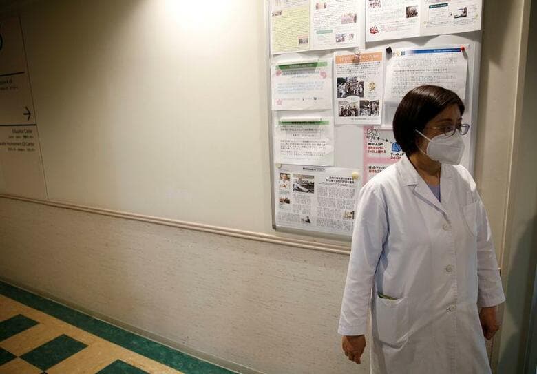 「もうCOVID専用ICUです」と、聖路加国際病院の感染管理室でマネージャーとして働く坂本史衣さん（写真）は説明する。4月21日、東京都中央区で撮影（2020年　ロイター/Kim Kyung-Hoon）