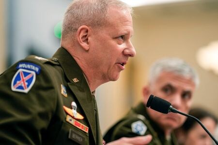 　３月２２日、米国防情報局（ＤＩＡ）のスコット・ベリエ長官（写真）は、現在行っている米韓軍事演習中に北朝鮮が核実験を行う様子は見られないとしつつ、警戒を続けていると述べた。写真はワシントンで９日撮影（２０２３年　ロイター／Ken Cedeno）