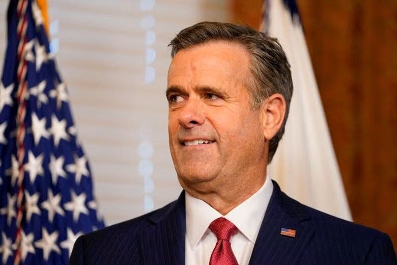 ラトクリフ中央情報局（ＣＩＡ）長官は５日、トランプ米大統領がウクライナへの軍事支援に続き、情報活動支援も停止するよう命じたことを明らかにした。写真は１月、米ホワイトハウスで撮影（２０２５年　ロイター/Nathan Howard）