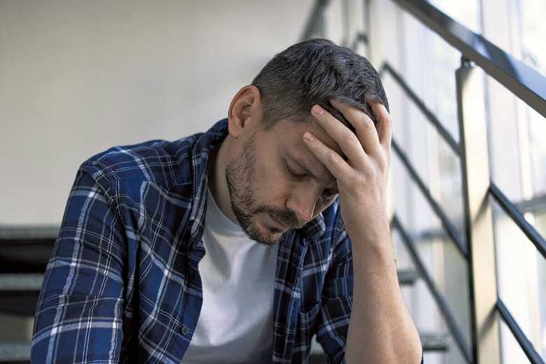 「問題に立ち向かうことができない」といった中年期の鬱症状は認知症につながりやすいという　NEW AFRICA/SHUTTERSTOCK