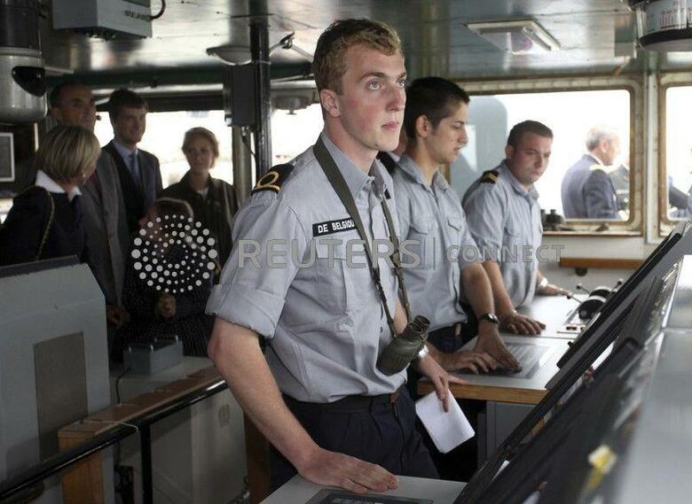 ベルギーのフィリップ国王のおい（甥）で王位継承順位が第10位のジョアキム王子（28、写真中央）は、スペインのパーティーに出席した後、新型コロナウイルスの検査で陽性反応が出た。ベルギー王室の報道官が30日明らかにした。2011年7月29日、同国ゼーブルッヘの海軍基地で代表撮影（2020年　ロイター/Mark Renders）