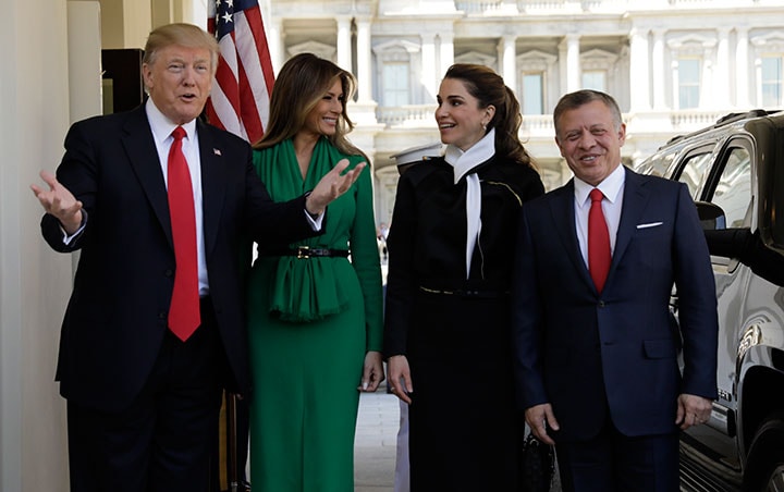 トランプとアラブ世界の橋渡し役を期待されるアブドラ国王（右）とラニア王妃（右から2番目）　Kevin Lamarque-REUTERS