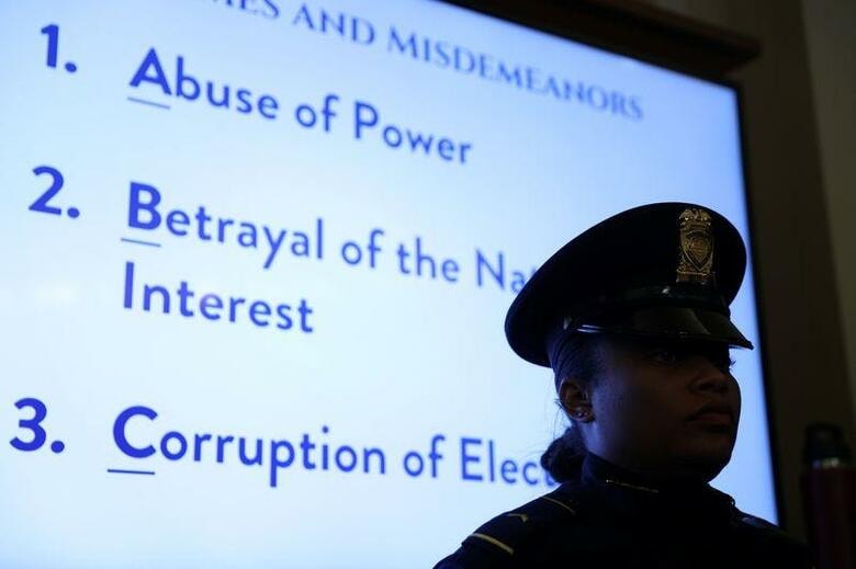 米議会下院司法委員会は4日、トランプ大統領（共和党）のウクライナ疑惑を巡る弾劾手続きで憲法学者らを招き公聴会を開いた（2019年　ロイター/LOREN ELLIOTT）