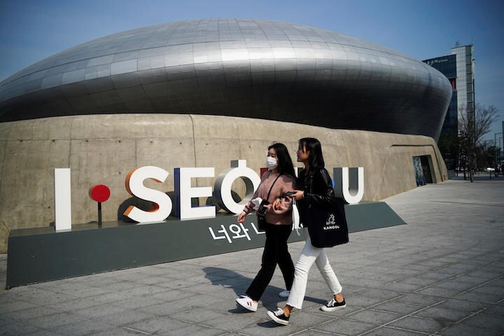 SARSとセウォル号沈没で多くの犠牲を出した韓国は、政府の危機管理を厳しく監視している（写真はソウル）　Kim Hong-ji-REUTERS