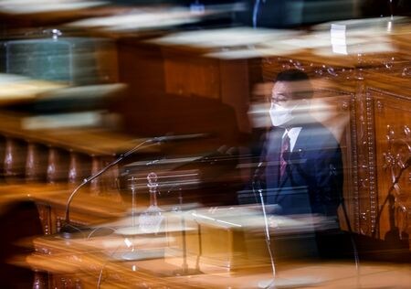 　８月２２日、岸田文雄首相はオンライン形式で記者団の取材に応じ、世界平和統一家庭連合（旧統一教会）と自民党議員の関係について、政治家それぞれの責任で明らかにし説明をすることが基本だと述べた。２０２１年１２月撮影（２０２２年　ロイター/Issei Kato）