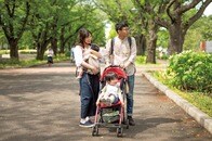 お金を配っても止まらない少子化──問題は「子育ての楽しさ」をメディアが報じないこと