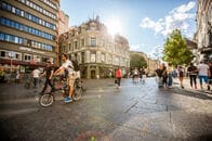「自動車が乗り入れない都市」を模索する世界の潮流、その成果は