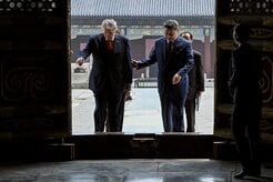 衰退する国の残念な覇権争い