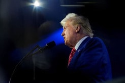 トランスジェンダーを抹消か...トランプ政権、気候変動もDEI、LGBTも「政府用語」から変える恐れ