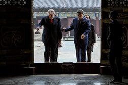 衰退する国の残念な覇権争い