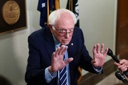サンダース氏も出馬辞退促す、性的暴行疑惑の民主党上院議員候補