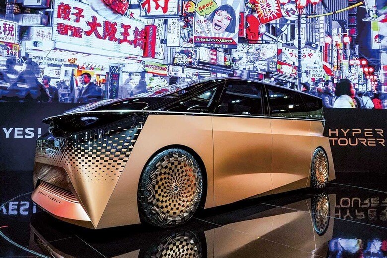 バンコクの国際モーターショーで展示された日産車。中国勢の躍進を前に対応が迫られる　ANUSAK LAOWILASｰNURPHOTOｰREUTERS