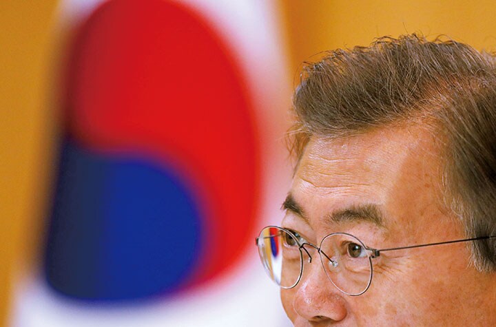 文大統領は歴代の政権が避けてきた財閥改革を断行できるか　Kim Hong-Ji-REUTERS