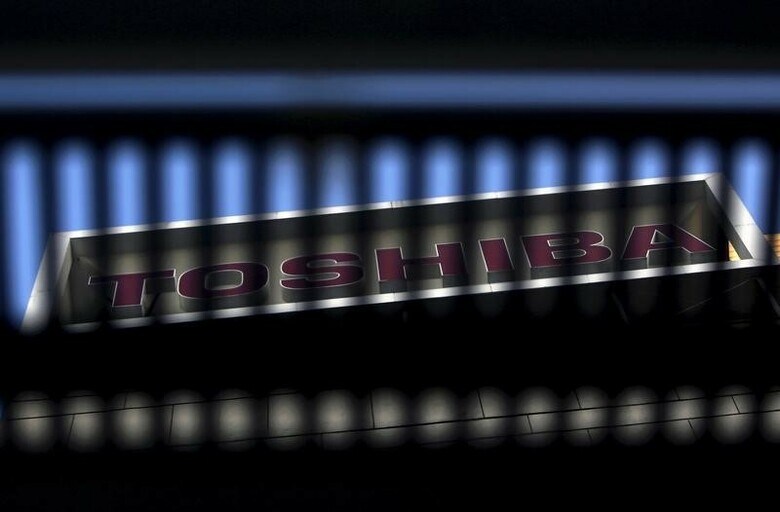 １２月７日、東芝の不正会計問題で、証券取引等監視委員会が過去最高額の課徴金勧告を出したことで、焦点は東芝の監査を担当してきた新日本監査法人への金融庁の処分に移った。都内で先月撮影（２０１５年　ロイター／Yuya Shino）