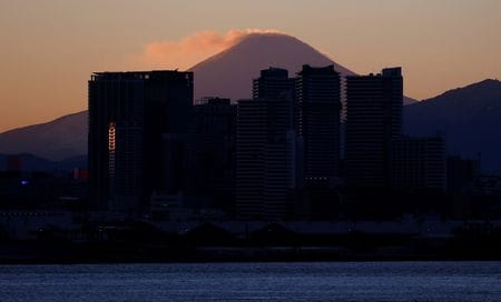 2017年1月16日、横浜から撮影した富士山。  REUTERS/Toru Hanai