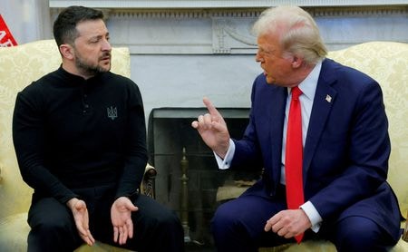 トランプ米大統領は３０日、ウクライナのゼレンスキー大統領が重要鉱物資源協定からの撤退を望んでいると述べ、もし撤退すればゼレンスキー氏は大きな問題に直面するだろうと警告した。写真は２月２８日、米ワシントンのホワイトハウスで撮影（２０２５年　ロイター/Brian Snyder）