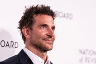 【写真】【動画】娘と手をつないで歩くブラッドリー・クーパー、新恋人ジジ・ハディッドとのラブラブ朝食デートも