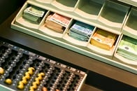 7年間かけて100万ユーロを金持ちの口座から引き出したイタリアの銀行員