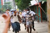少女や少年が頭部を撃たれ......　ミャンマー、戒厳令下のデモで20人死亡