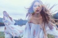 【写真】イブ・ジョブズが投稿したiPhone14をバカにするネタ写真