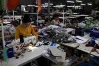 アングル：イラン戦争がファストファッションにも影、原料高騰がアジアの産地直撃 