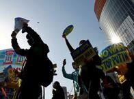 日本に逃れたウクライナ人の声 「PCR検査は自己負担」「日本円がなければどうなったか」