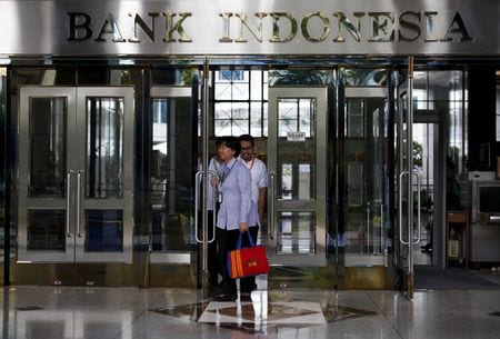 １１月２０日、 インドネシア中央銀行は政策金利の７日物リバースレポ金利を６．００％に据え置いた。ジャカルタの同銀で２０１５年１２月撮影（２０２４年　ロイター/Darren Whiteside）