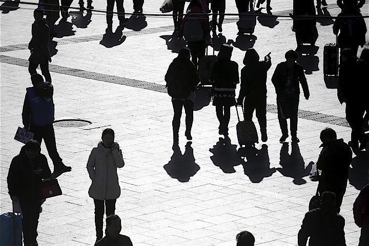 中国の地方政府の発表によると、同国では31省・直轄市・自治区のうち、少なくとも23省・市・自治区が今年の域内総生産（GDP）伸び率目標を昨年の目標から引き下げた。写真は北京で2016年2月撮影（2019年　ロイター／Damir Sagolj）