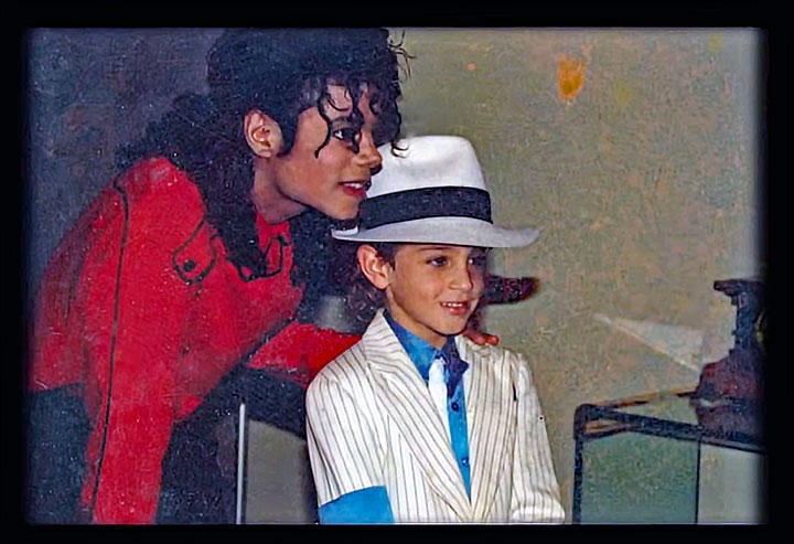 セイフチャックと同じく『リービング・ネバーランド』でマイケルを告発しているウェイド・ロブソン（写真右）　Leaving Neverland (2019) Official Trailer/HBO