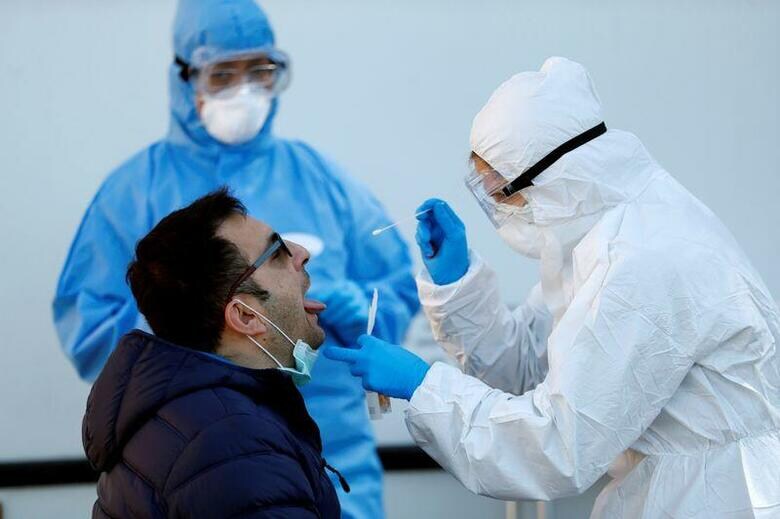 イタリア保健当局は1日、新型コロナウイルス感染症による死者が727人増え、1万3155人に達したと発表した。ローマで撮影（2020年　ロイター/YARA NARDI）