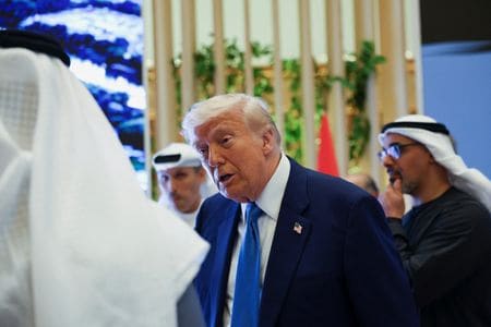 　５月１６日、トランプ米大統領（写真）は、中東歴訪を終えたらワシントンに戻ると述べた。同日、サウジアラビアのアブダビで撮影（２０２５年　ロイター/Amr Alfiky）