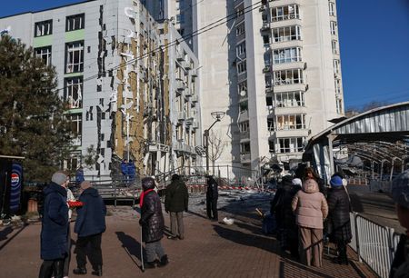 ウクライナ南部オデーサ（オデッサ）は１８日と１９日の２夜連続でロシア軍のドローン（無人機）による激しい攻撃を受け、市内の一部で停電が発生して数千人が影響を受けている。写真は２月１９日、オデーサで撮影（２０２５年　ロイター/Nina Liashonok）