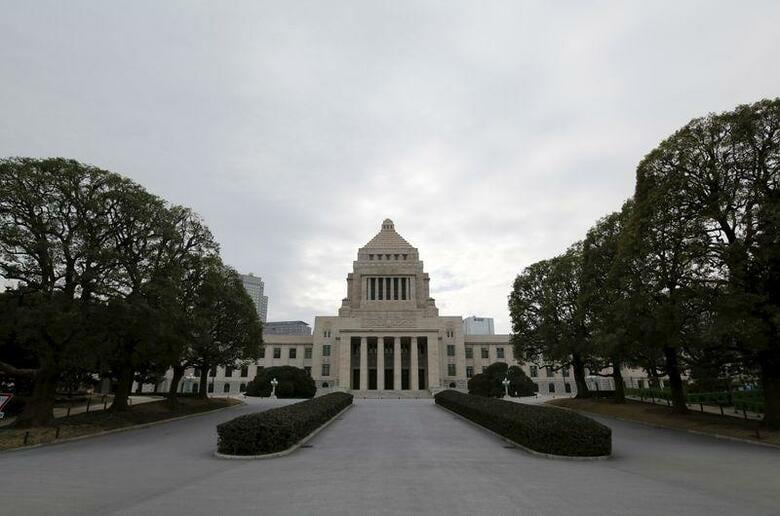 安倍晋三首相の後継者選びの行方は、自民党総裁選の投票前に決まりつつあるようにみえる。安倍首相が辞任を発表する数カ月前から、すでに自民党の重鎮の間で駆け引きは始まっていた。写真は2016年2月撮影(2020年　ロイター/Toru Hanai)