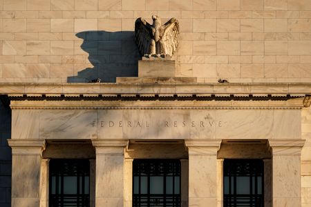 米連邦準備理事会（ＦＲＢ）のウォラー理事は３０日、今後２回以上の米連邦公開市場委員会（ＦＯＭＣ）でそれぞれ５０ベーシスポイント（ｂｐ）の利上げを行うべきだとの見解を示した。１月撮影（２０２２年　ロイター/Joshua Roberts）