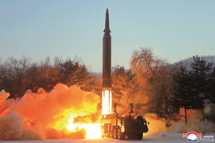 北朝鮮は1月5日の極超音速ミサイルを皮切りに1カ月で7回の発射実験を行った　KCNAｰREUTERS