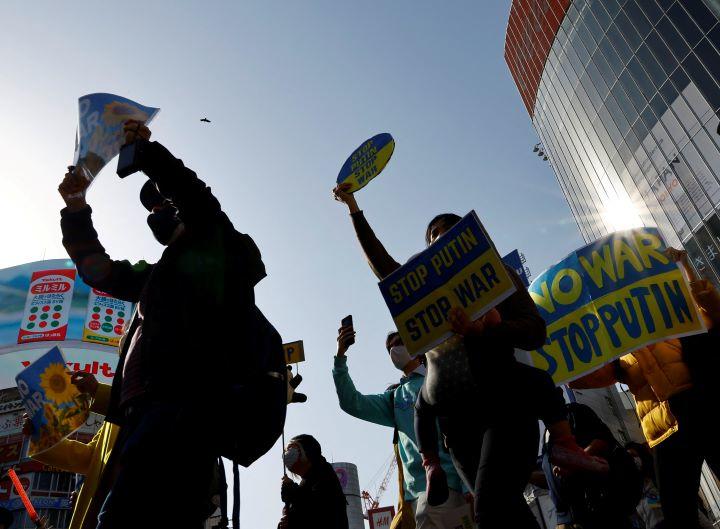 ロシアのウクライナ侵攻を非難するデモ（東京、3月5日）　Kim Kyung-Hoon-REUTERS
