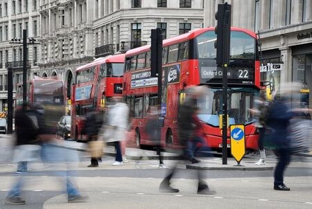 　１０月２３日、英国立統計局が発表した９月の小売売上高は市場予想を上回り、５カ月連続の増加となった。ロンドンで１６日撮影（２０２０年　ロイター／Toby Melville）