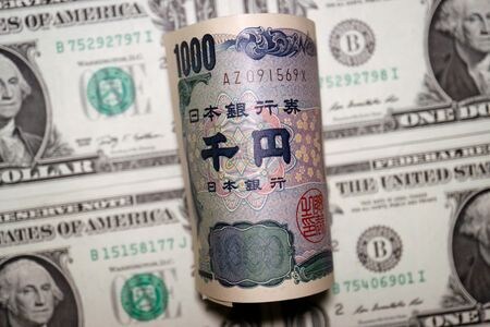 ニューヨーク外為市場では、ドルが主要通貨バスケットに対し６週間ぶり高値を付けた。２０２２年６月撮影（２０２４年　ロイター/Florence Lo/Illustration）