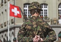 「いちゃついてもいいが、結婚は許さん」──「永世中立国」に悩むスイス