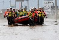 千曲川周辺の救助活動続く　台風19号で広範囲に浸水被害