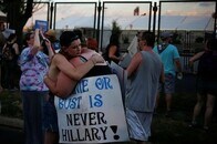 サンダース支持者「諦めない」、ヒラリーよりもトランプを選ぶ者も