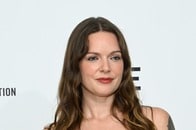 ここまで透けてていいのか...歌手トーヴ・ロー、「やりすぎシースルー」ドレスに賛否の声「歌で勝負すべき」