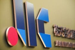 EXCLUSIVE-官民ファンドのＪＩＣ、半導体材料大手ＪＳＲの売却検討　富士フイルムなど関心＝関係者