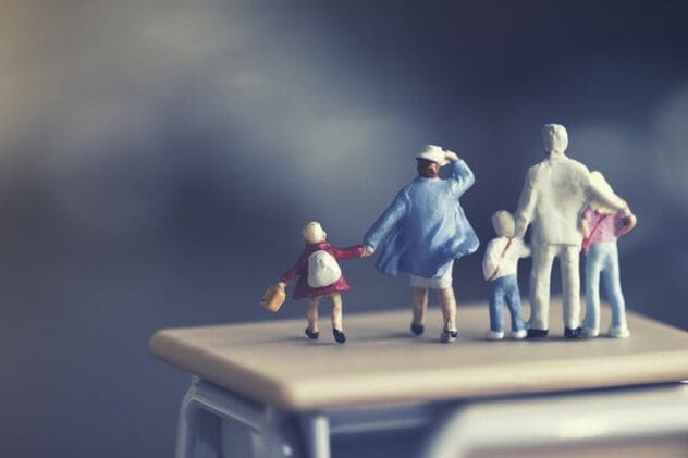世帯年収600万円では子どもの中学受験も厳しい……小中学生家庭の年収分布から分かる「結婚・出産もぜいたく」な現実