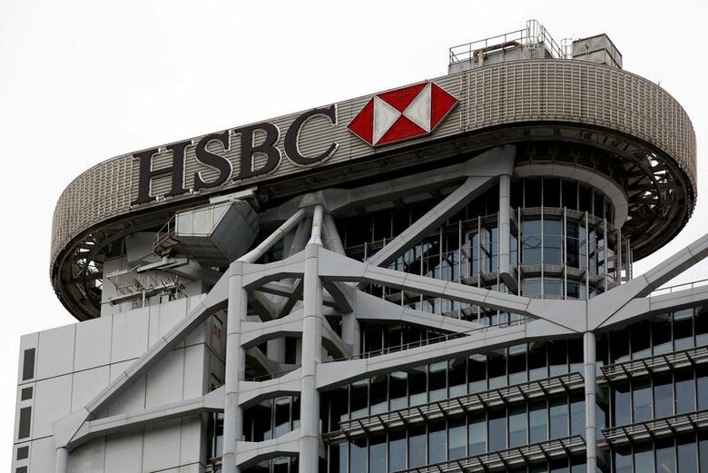 HSBCのロゴ。香港の金融街セントラルで2020年8月撮影　REUTERS/Tyrone Siu