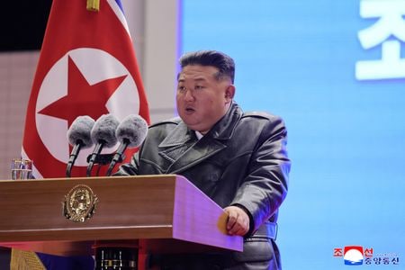 写真は北朝鮮の金正恩朝鮮労働党総書記。11月29日撮影。KCNA提供写真。Reuters