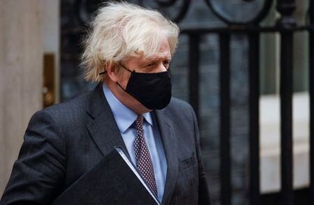 英国のジョンソン首相は２２日、１月５日に導入した新型コロナウイルス感染拡大抑制に向けたロックダウン（都市封鎖）の段階的な緩和計画を発表した（２０２１年　ロイター／John Sibley）